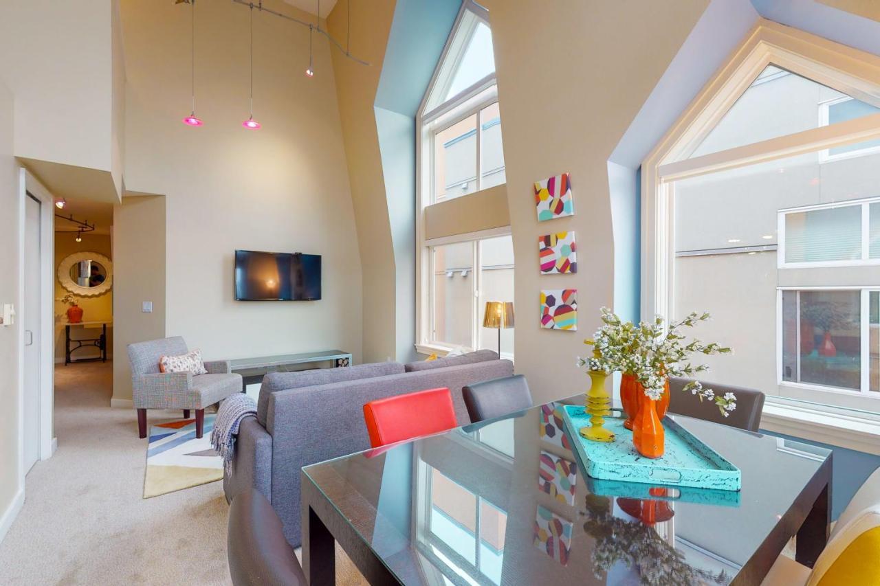 Belltown Court Sunset Suite Seattle Bagian luar foto