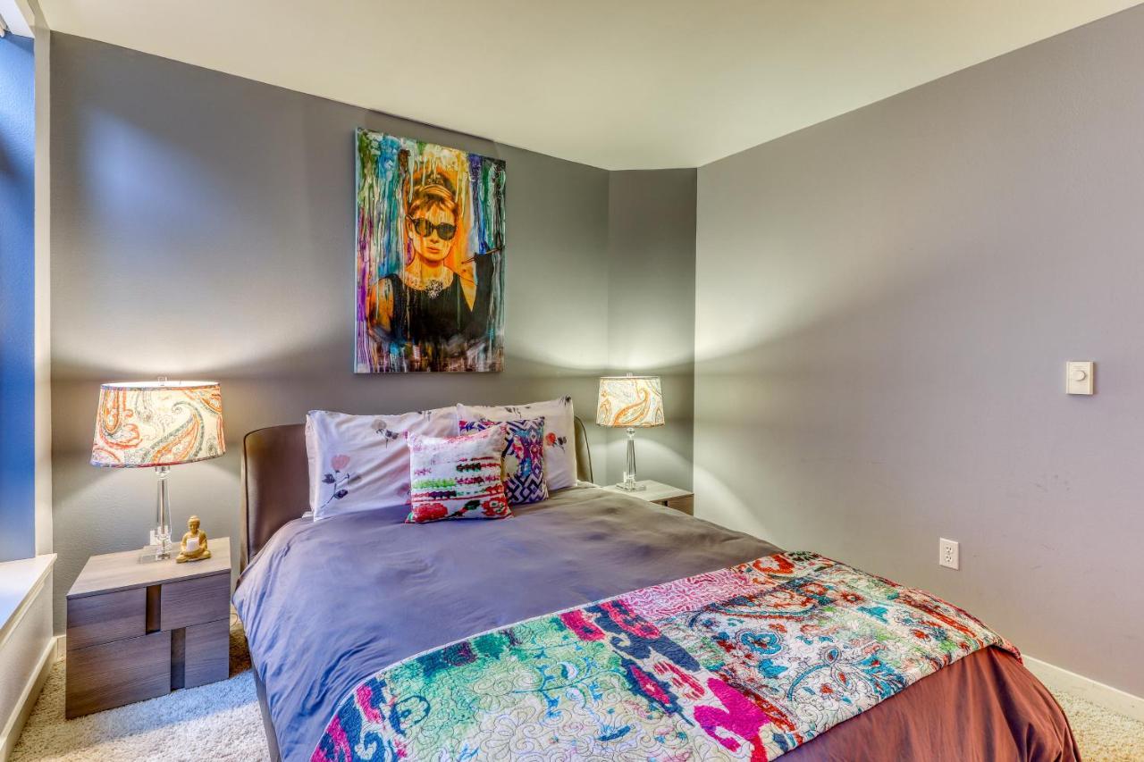 Belltown Court Sunset Suite Seattle Bagian luar foto